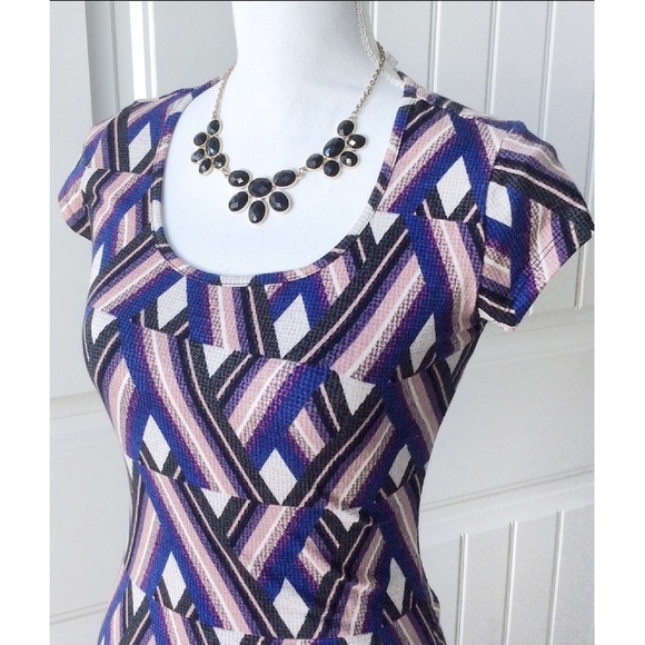 💕NWOT Geometric Print Dress💕 - Picture 3 of 7